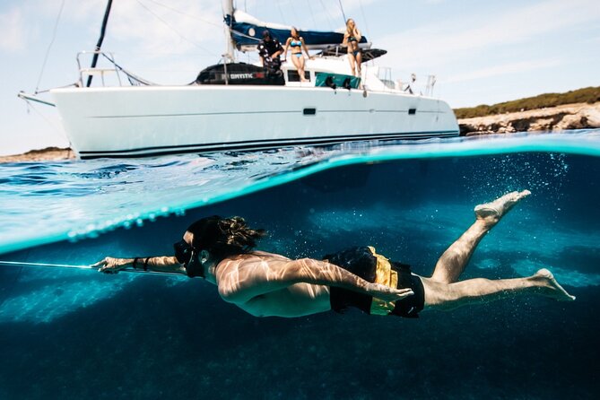1-Catamaran tour to the Maddalena Archipelago from Cannigione - Why a small catamaran makes a difference