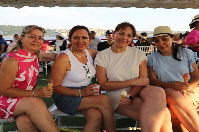 2 Hours Bosphorus Cruise Boat Tour in Istanbul - Maiden’s Tower and the five-minute photo pause