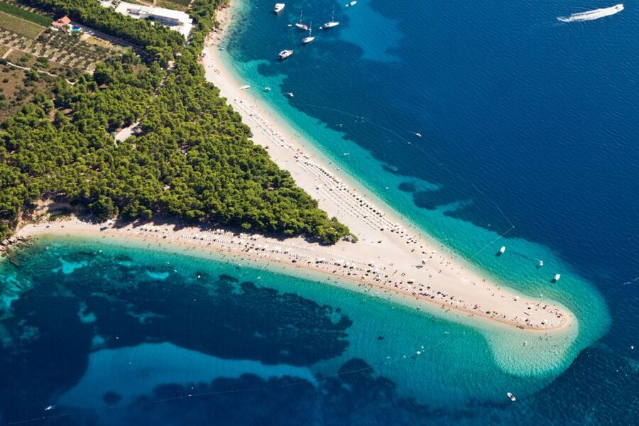3 Islands Speedboat Tour: Golden Horn, Blue Lagoon & Jelsa - From Makarska harbor to the Brač coast