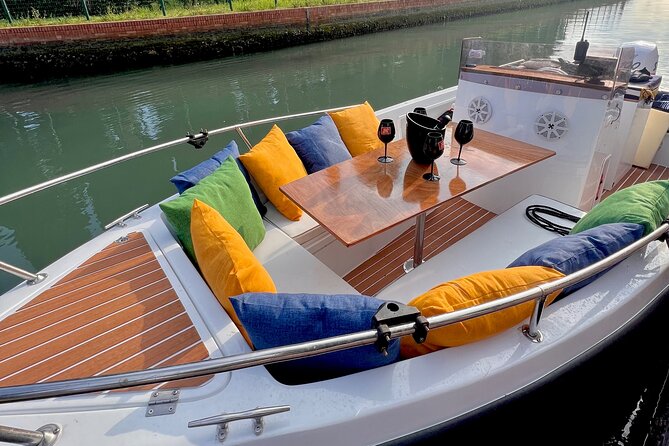 4 hours Private Boat Tour to Murano, Burano with local real guide - What this four-hour Venice boat tour is really about
