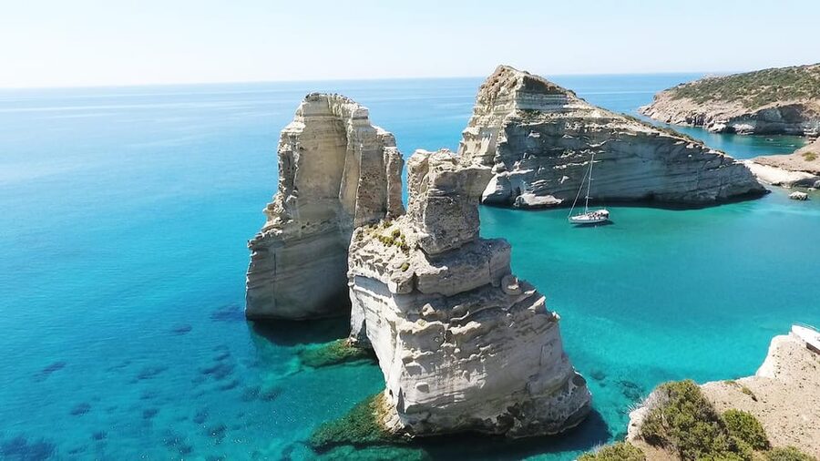 Adamantas: Full-Day Milos & Poliegos Boat Tour with Meals - Lunch on the south coast
