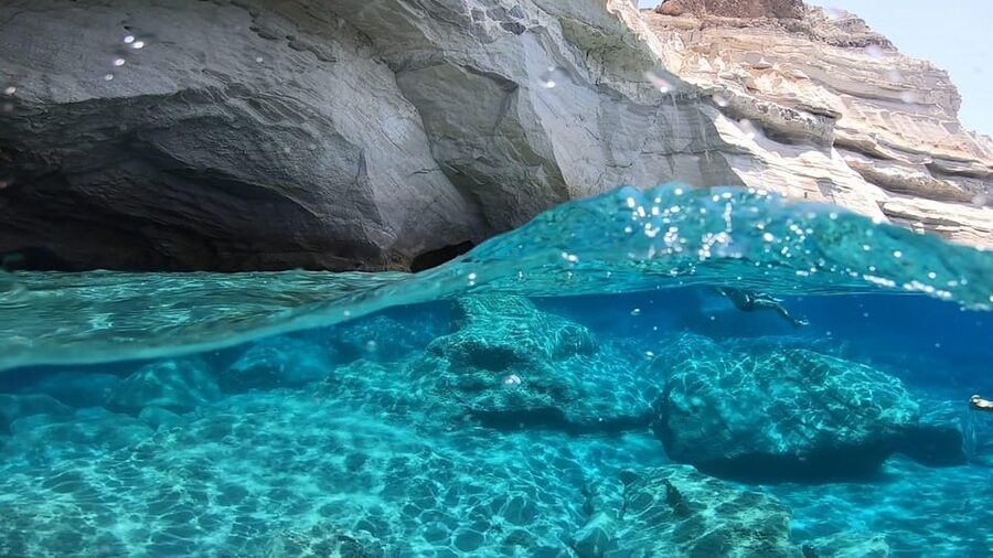 Adamantas: Full-Day Milos & Poliegos Boat Tour with Meals - What the ten hours really feel like