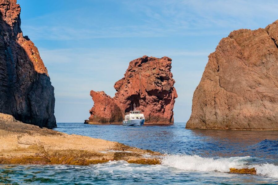 Ajaccio/Porticcio: Scandola Nature Reserve Guided Boat Tour - Two quiet hours in Girolata