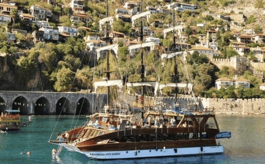 Alanya: Catamaran Boat Tour with Snorkeling with Lunch - Dolphins, turtles, and the view from the water
