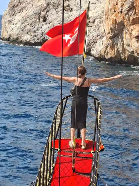 Alanya: Luxury Pirate Boat with Lunch & Unlimited Drinks - Lunch, soft drinks, and the real cost of the day