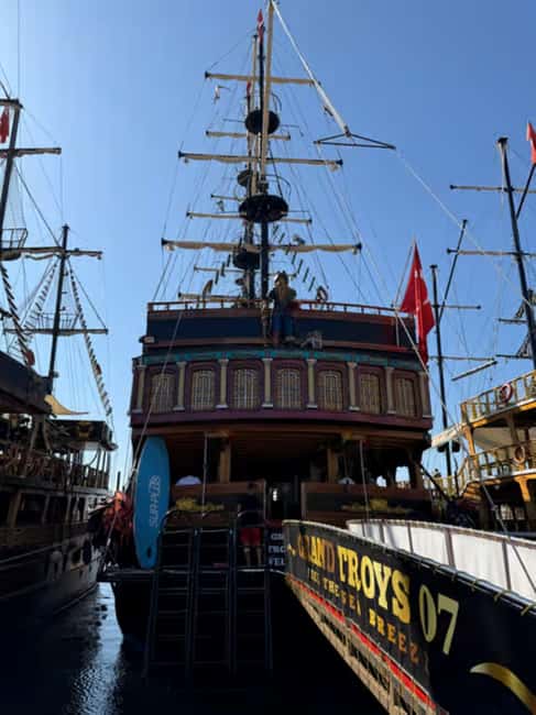 Alanya: Luxury Pirate Boat with Lunch & Unlimited Drinks - Foam party, music, and family entertainment