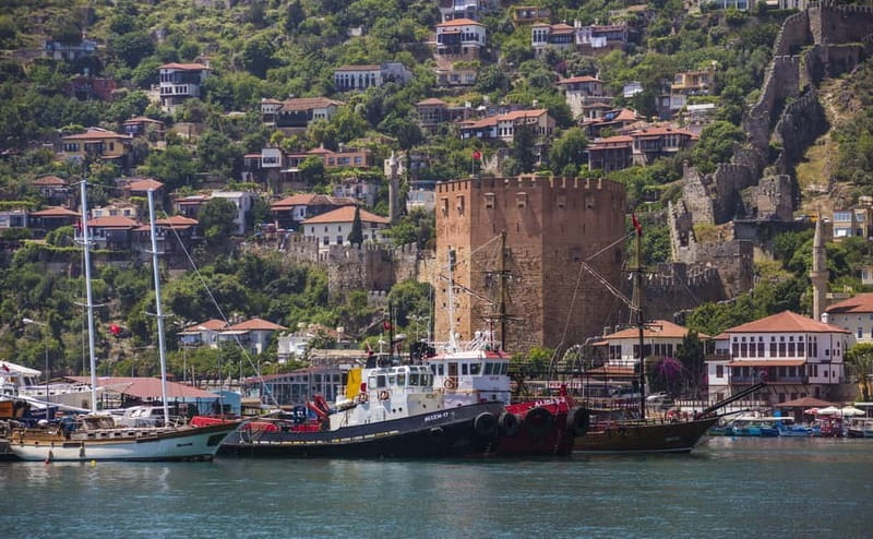 Alanya: Party Pirate Boat Trip w/Meal, Drinks, Pickup Option - Music, shows, and the foam party