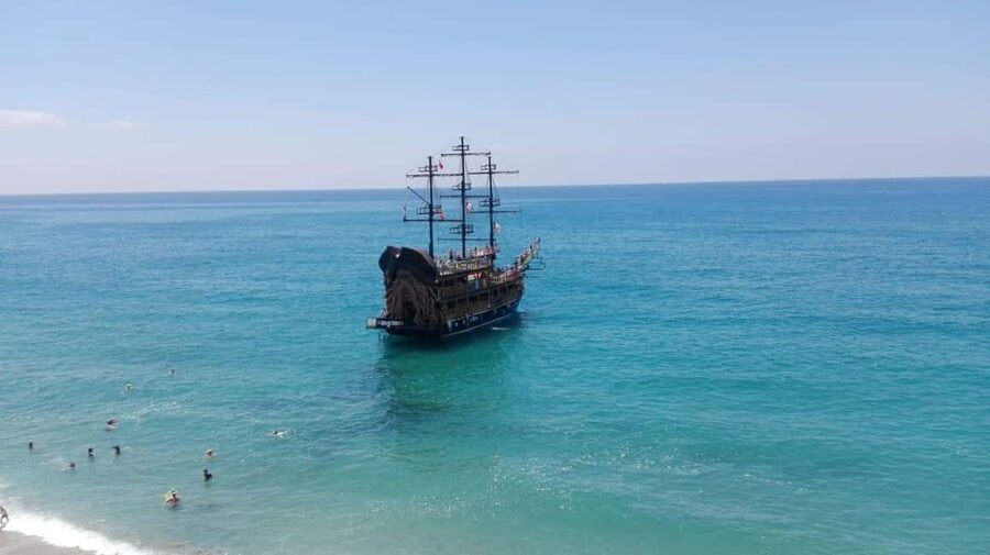 Alanya Pirate Boat: Lunch, Disco & Foam Party Included - Cleopatra Beach from the open water