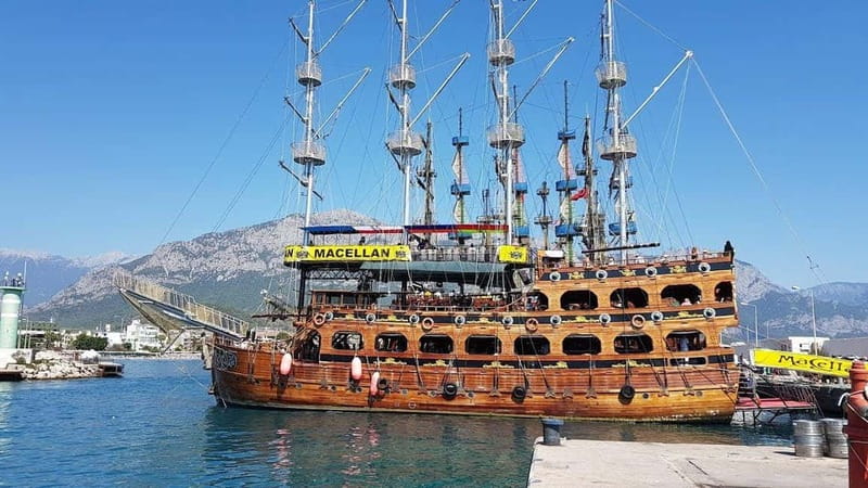 Alanya: Pirate Boat Party with Foam, Disco, Lunch & Drinks - A pirate ship with a practical purpose