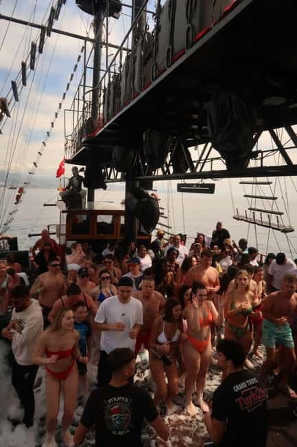 Alanya: Pirate Boat Party with Foam, Disco, Lunch & Drinks - Lunch is simple, included, and best understood