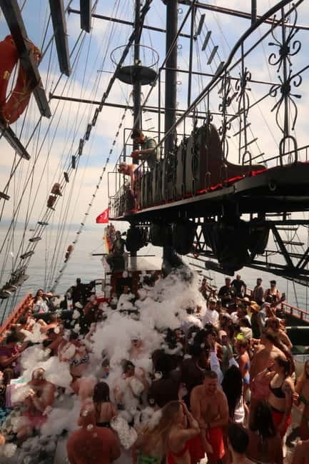 Alanya: Pirate Boat Party with Foam, Disco, Lunch & Drinks - Music, shows, and the foam party