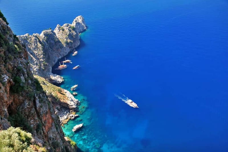 Alanya: Pirate Boat Party with Foam, Disco, Lunch & Drinks - The coast, caves, and quick photo stops