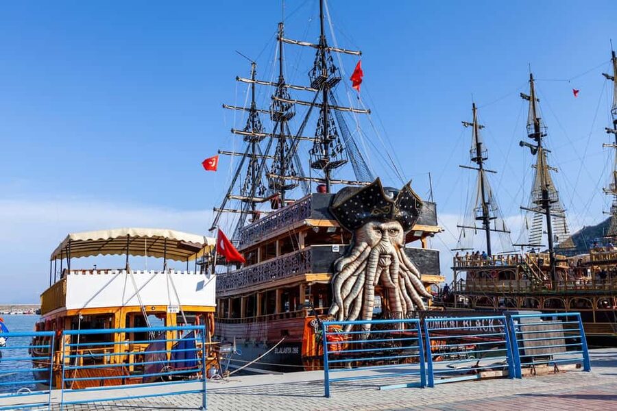 Alanya: Pirate Boat Trip with Lunch and Drinks - Setting sail around Alanya’s peninsula