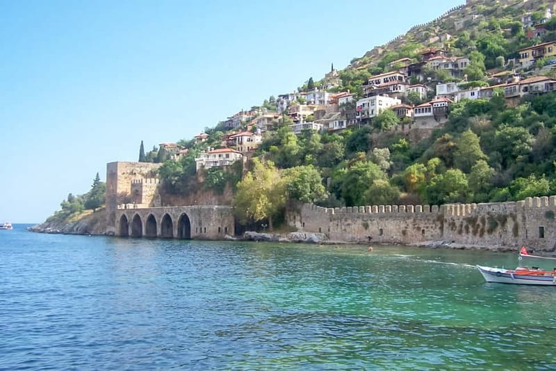 Alanya: Pirate Boat Trip with Lunch and Drinks - Seeing the Red Tower from the sea