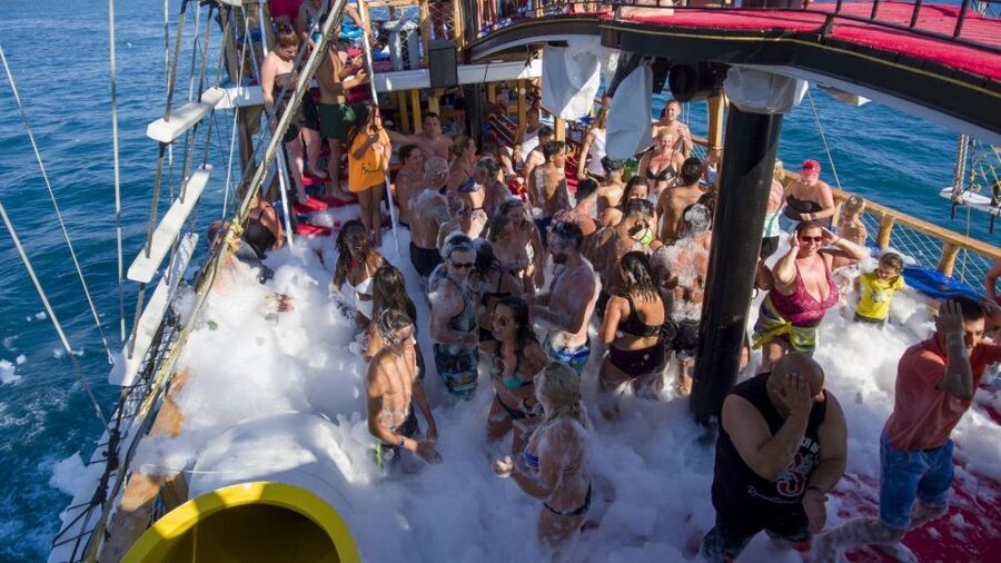 Alanya Pirate Boat Trip with Lunch, Swimming & Foam Party - The return past Alanya’s coast