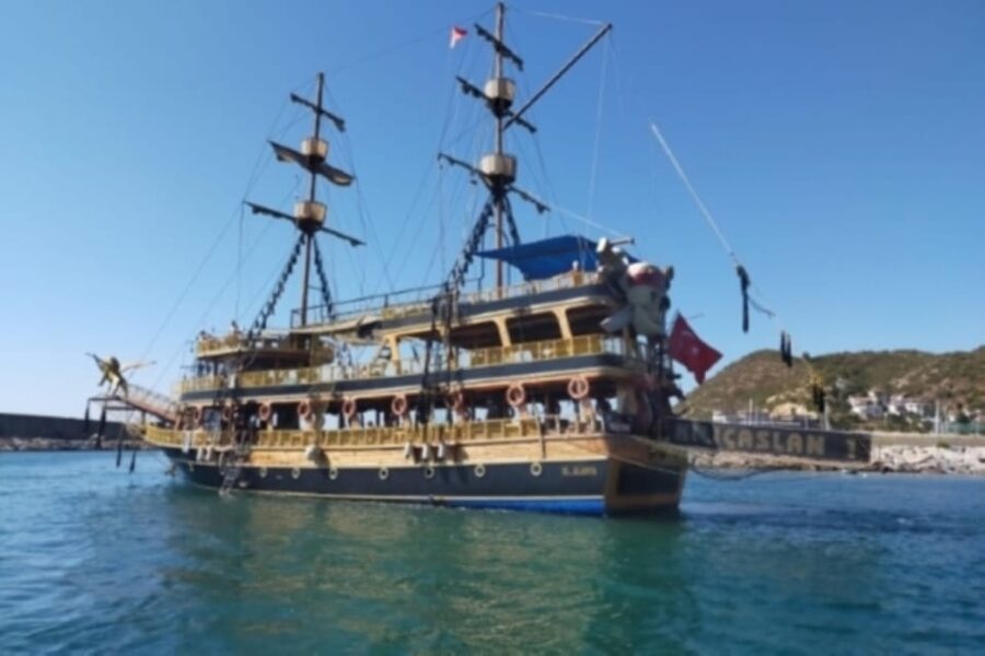 Alanya: Pirate Ship Cruise with Food and Swimming Stops - Practical tips for a smoother day