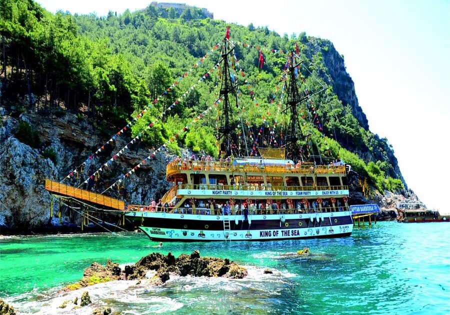 Alanya: Pirates Boat Trip with Lunch and Hotel Pickup - Foam Party, Music, and the Crew