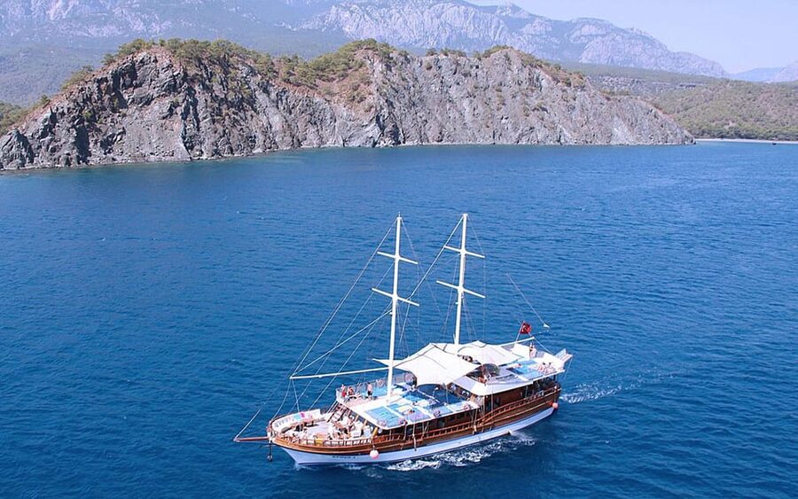Alanya Relaxing Family Boat Tour Without Foam And Loud Music - A quieter day on Alanya Bay