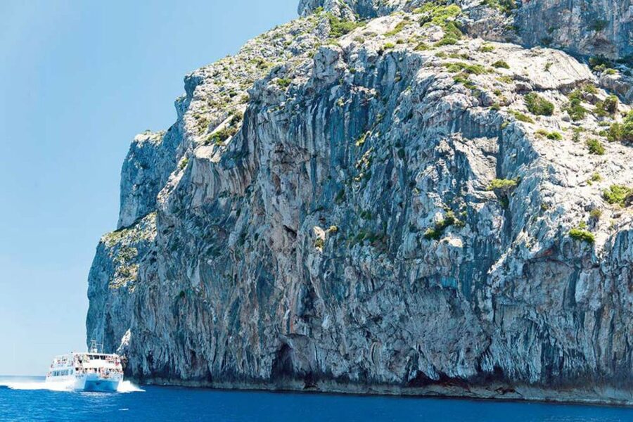 Alcudia: Boat Trip to Cap de Formentor and Formentor - Port Alcudia to Coll Baix in 40 Minutes