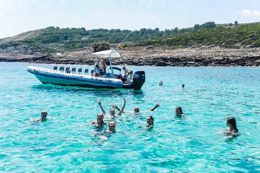 Alcudia: Formentor Beach, Lighthouse Cruise, and Small Group - Es Caló and the Bay of Pollença