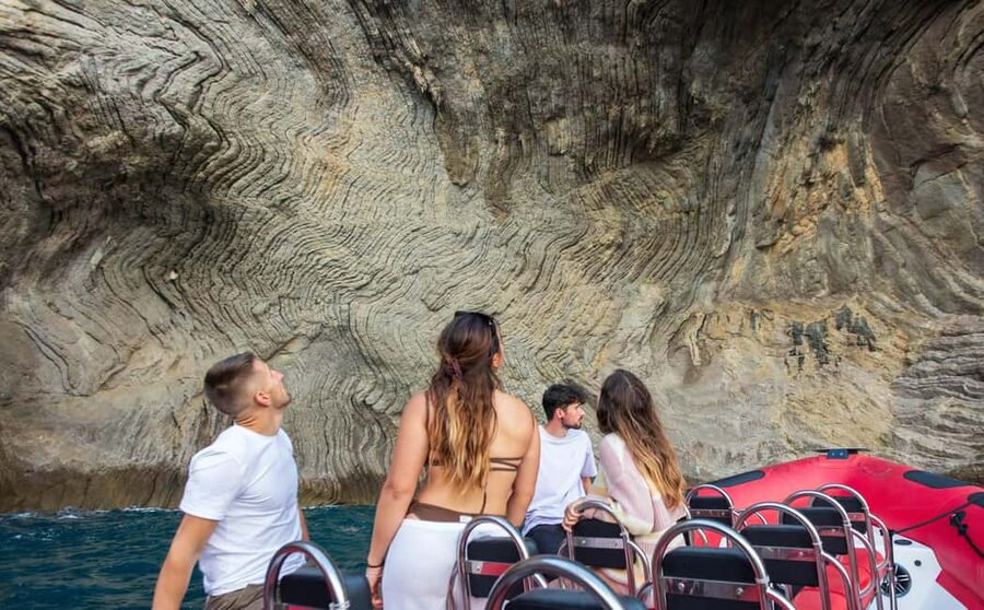 Alcudia: Sightseeing, Sea Caves & Snorkel Speedboat Tour - Sea caves and rock formations between the coves