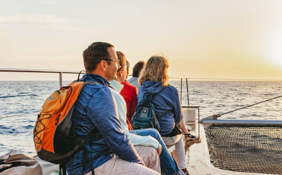 Alcudia: Sunset Catamaran Tour with Dinner and Snorkeling - Dinner as the sun begins to drop
