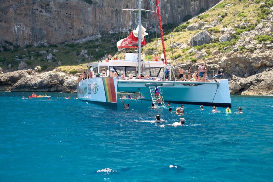 Alcudia: Sunset Catamaran Tour with Dinner and Snorkeling - Who will enjoy this catamaran most