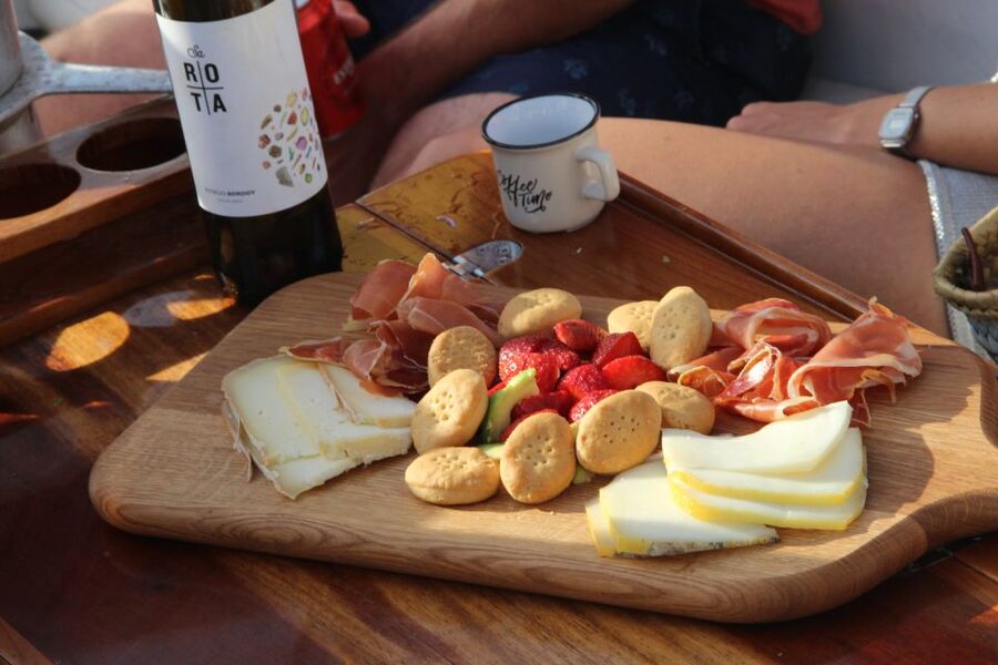Alcudia: Traditional Wooden Boat Trip with Snorkeling - How the captain shapes the experience