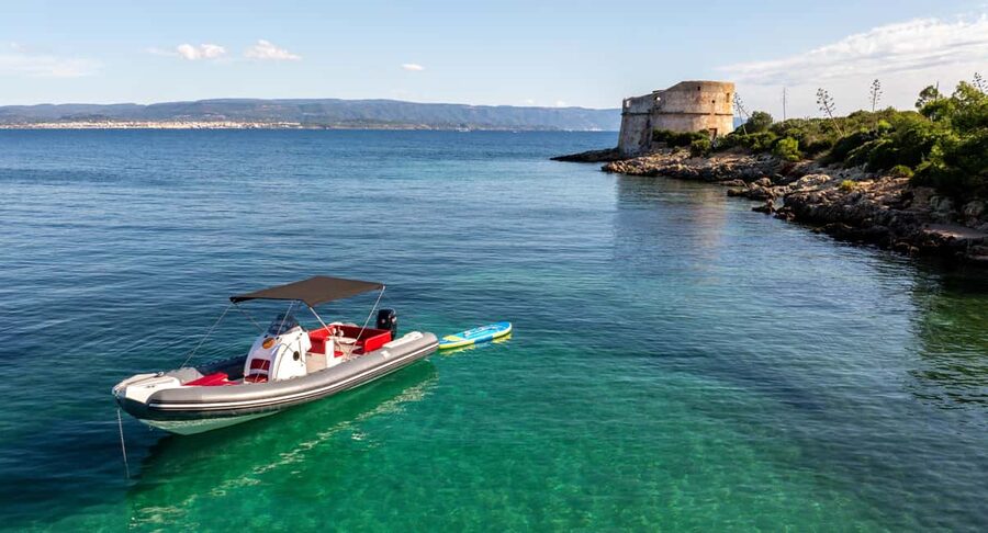 Alghero: boat tour, snorkelling, sup - The skippers shape the mood