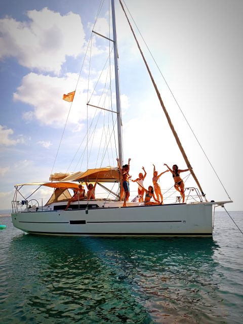 Alghero: Daily Sailing Experience with lunch onboard - Fertilia and the final stretch