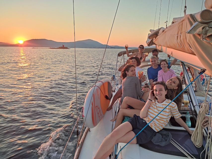 Alghero: Sunset Sailing Aperitif Experience - Who should book this experience