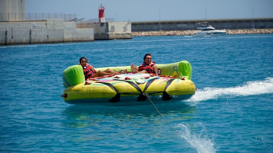 Alicante: Boat Powered Crazy Sofa Ride - Language, crew, and the feel of the outing