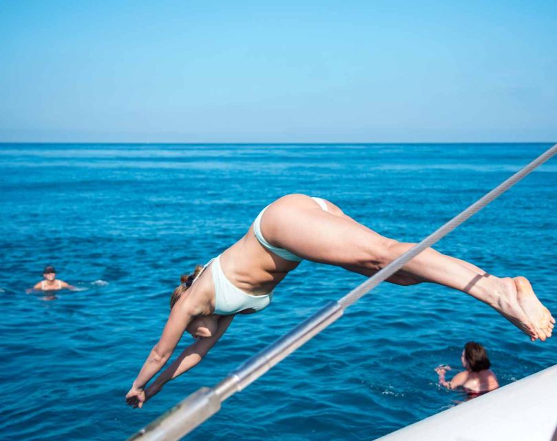 Altea: Beaches and Coves Boat Trip with Lunch - What the $63 price really covers