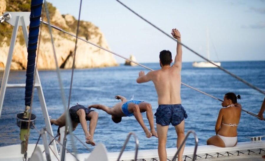Altea: Beaches and Coves Boat Trip with Lunch - Practical tips for a smoother day