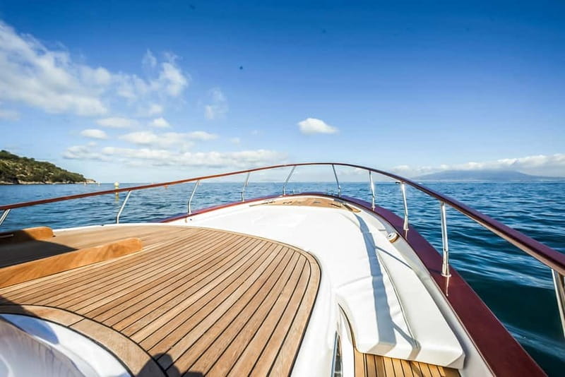 Amalfi Coast: Boat and Snorkeling Tour with Fruit & Drinks - The return ride and the boat itself