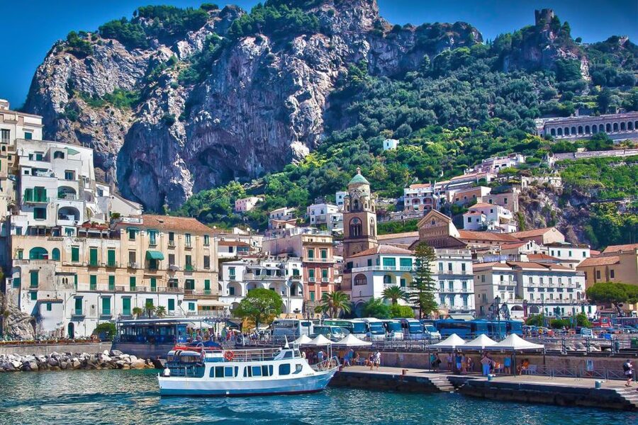 Amalfi Coast: Full-Day Cruise from Sorrento - Sailing past Li Galli and the Saracen towers