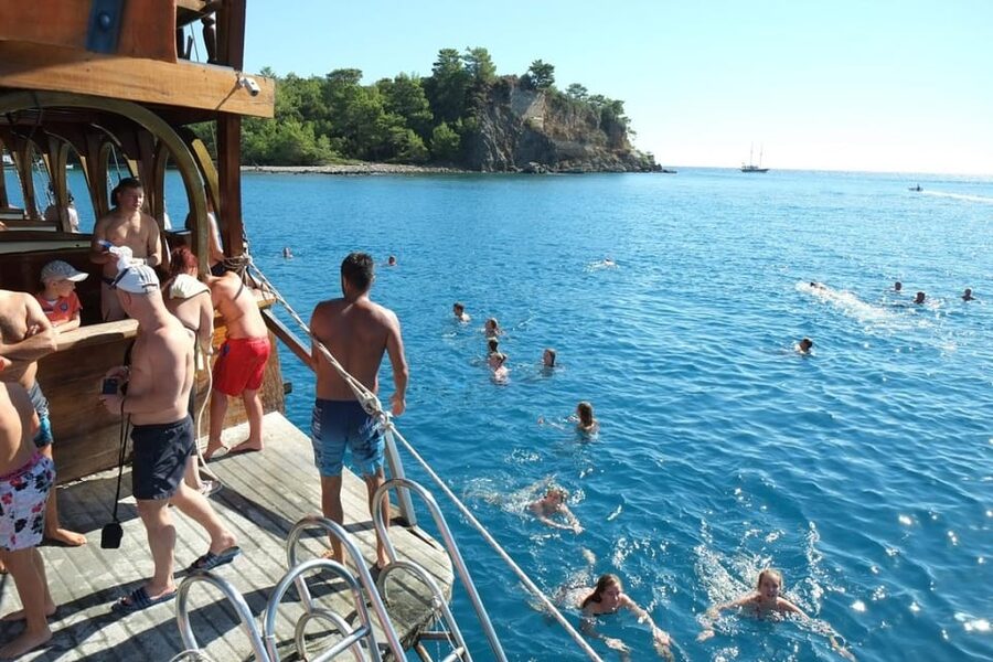 Antalya: Beach & Waterfalls Boat Trip w/ Lunch & Soft Drinks - Sea caves and the secret swimming stop