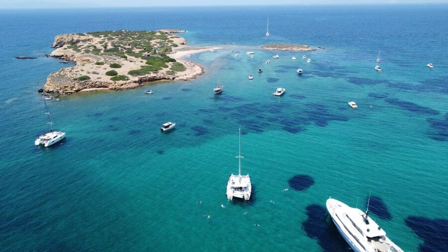 Athens: Catamaran Cruise with Fresh Lunch and Wine - Vouliagmeni Bay and a second chance to swim