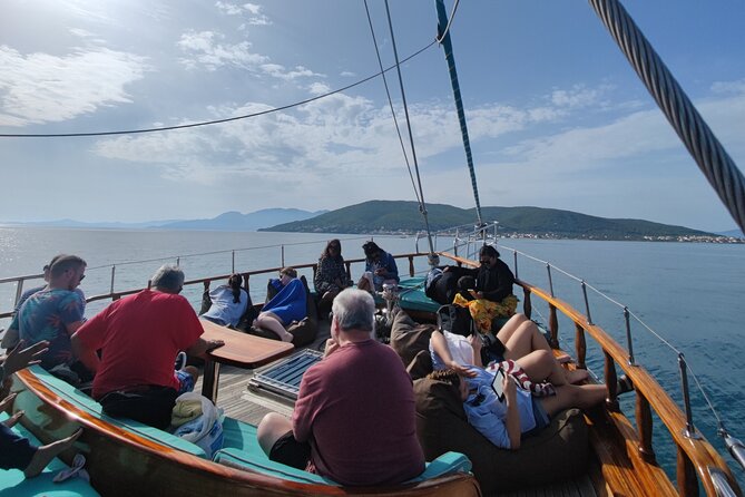 Athens cruise: Agistri, Moni/Metopi, Aegina with lunch & drinks - Who should book this Athens cruise