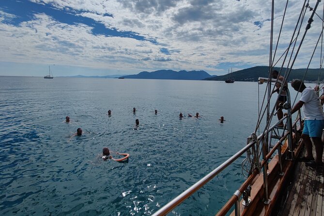 Athens cruise: Agistri, Moni/Metopi, Aegina with lunch & drinks - Moni or Metopi: the day’s main swim