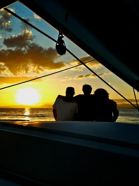 Athens: Riviera Catamaran Tour with Fresh Meal and Drinks - The ride back to Pier 7