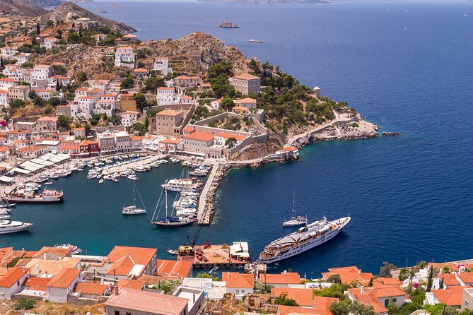 Athens Three-Island Cruise: Hydra, Poros & Aegina w/Lunch Incl - Music, entertainment, and the long hours at sea