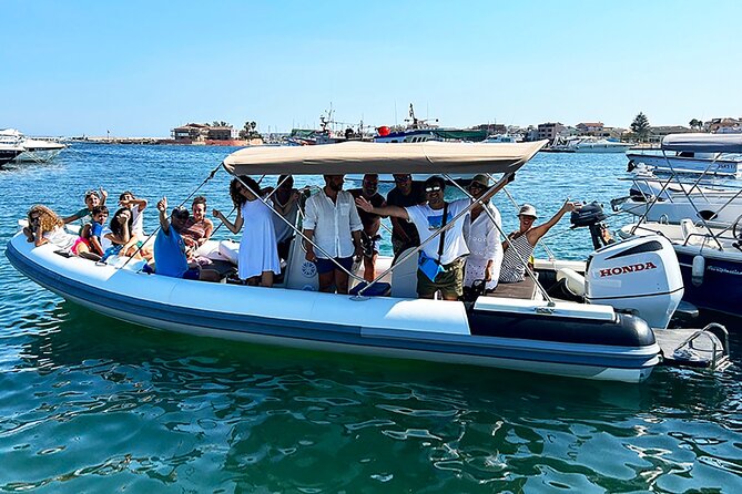Avola: Vendicari Capopassero Group Boat Tour and Aperitif - Roman columns below the surface