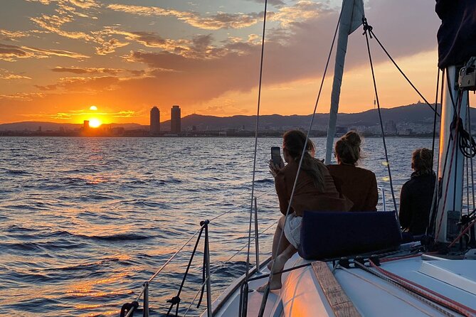 Barcelona 2-hour Private Boat Tour with Cava and snacks - Choosing the right time