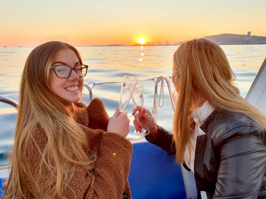 Barcelona: 2-Hour Sailboat Tour with Snacks and Drinks - Port Vell, Maremagnum, and Columbus
