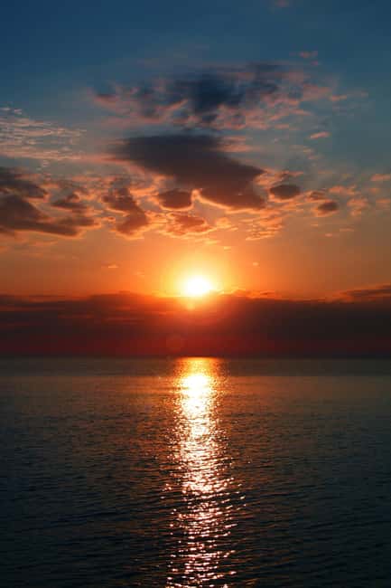 Barcelona Badalona : Sailboat Tour, Snacks, Drinks, Swimming - Sunset trips and the best time to go