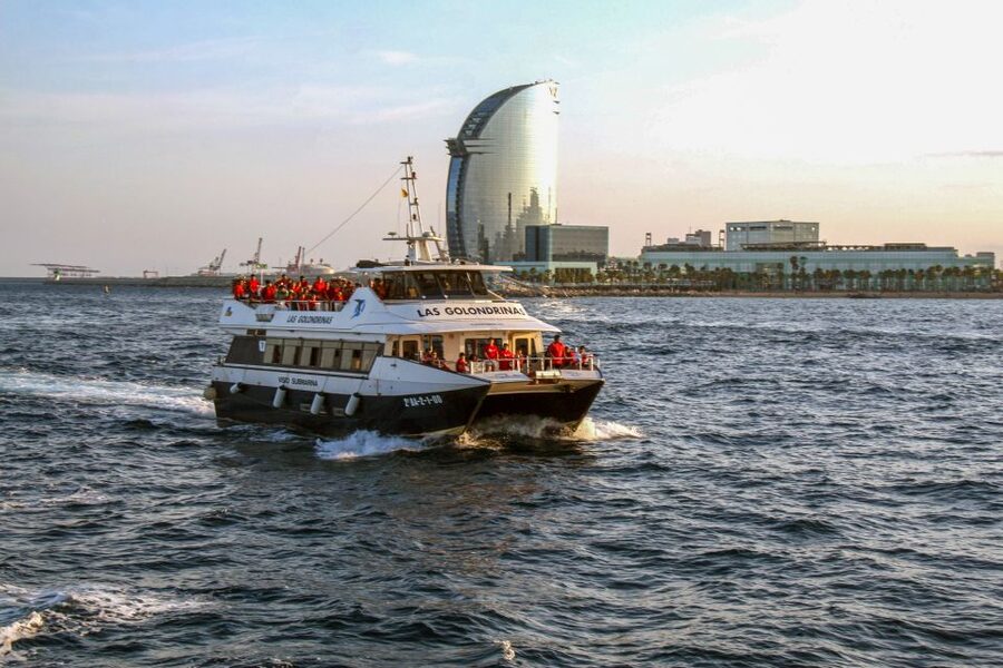 Barcelona: Boat Tour in Las Golondrinas - A $9 activity with a clear limit