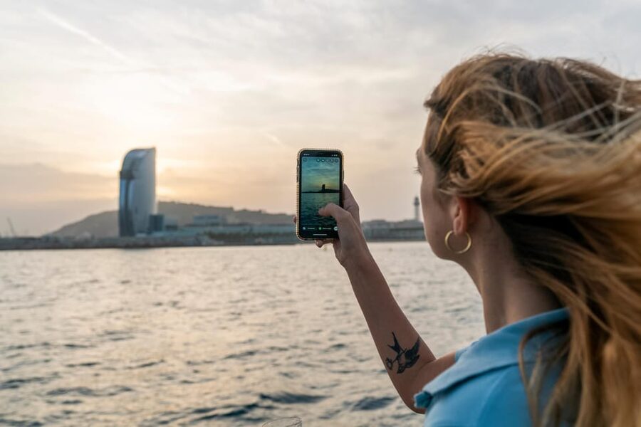 Barcelona: Boat Trip and Panoramic Helicopter Flight - Key points at a glance
