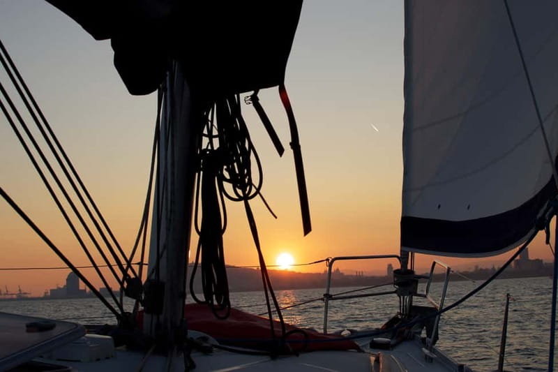 Barcelona: Daytime or Sunset Cruise with Drinks - Vila Olímpica and the modern waterfront