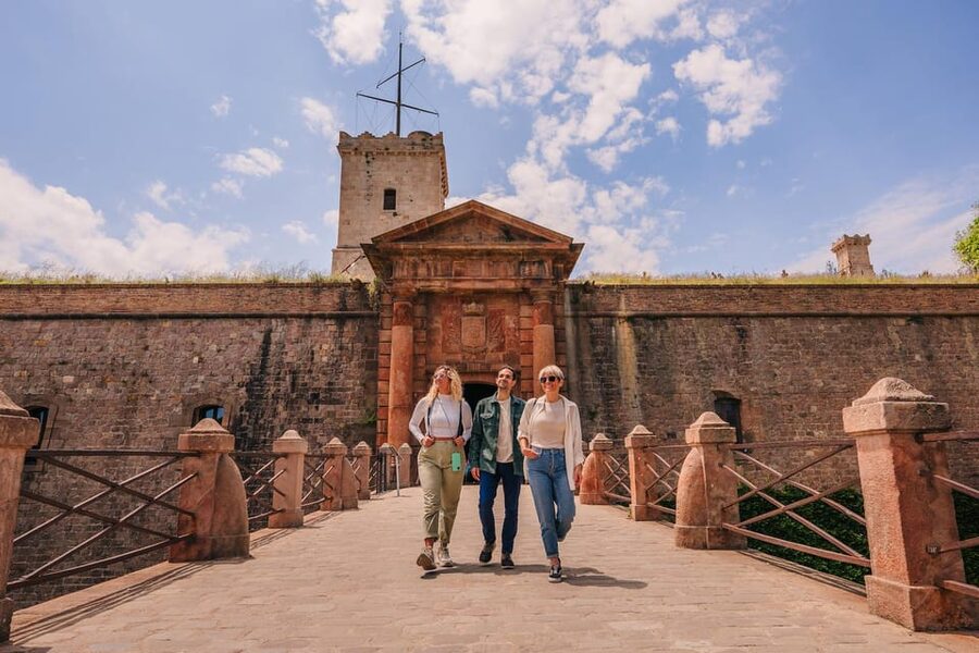 Barcelona: E-Bike Tour with Montjuic Cable Car & Boat Ride - The Montjuïc Cable Car and the best aerial views